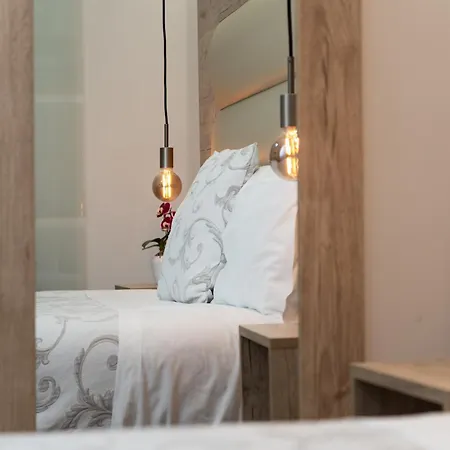 Oda ve Kahvaltı Oneira 4*