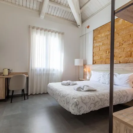 Oneira Bed & Breakfast 4*